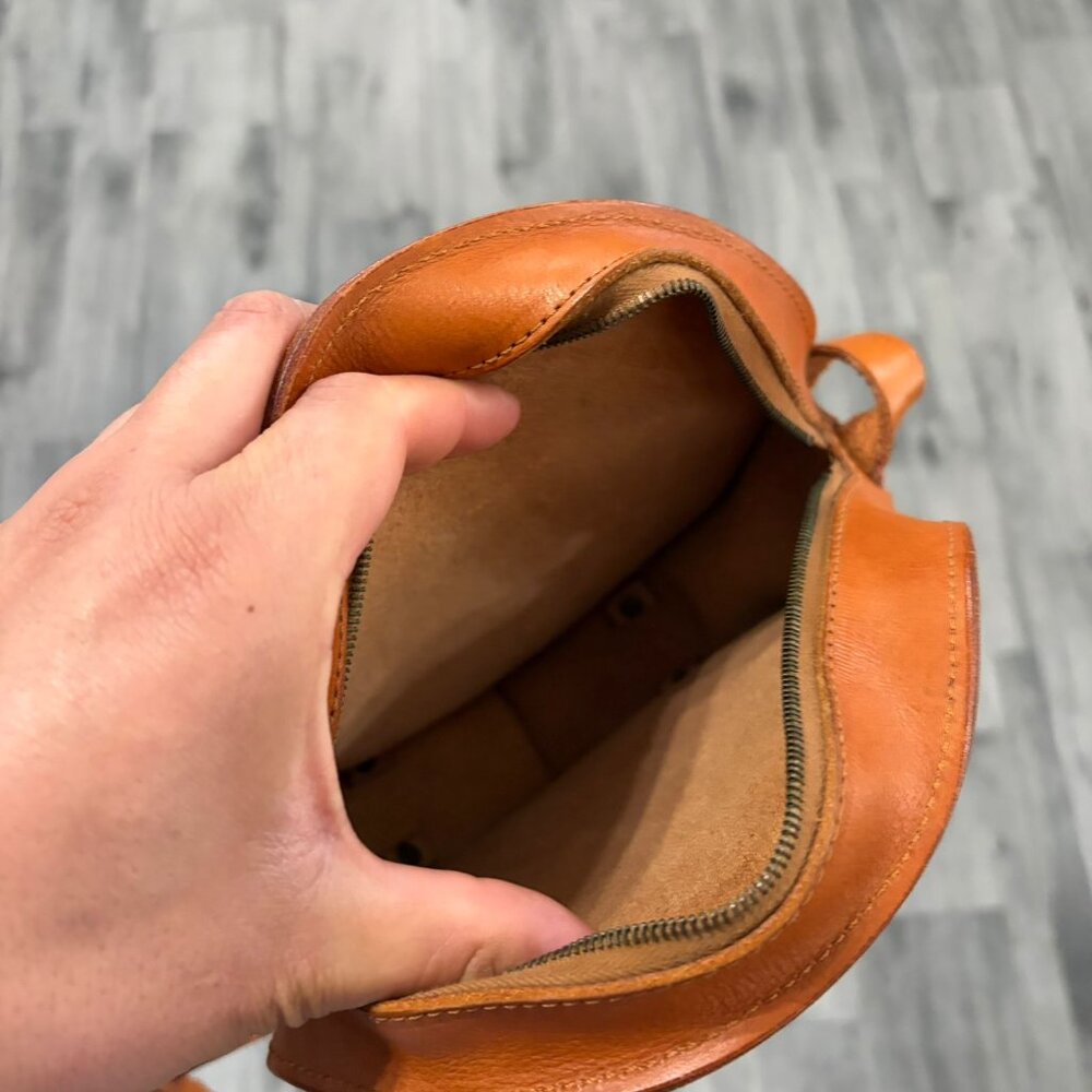 Sara Barner Cognac Leather Round Crossbody Zip Bag - Picture 6 of 8